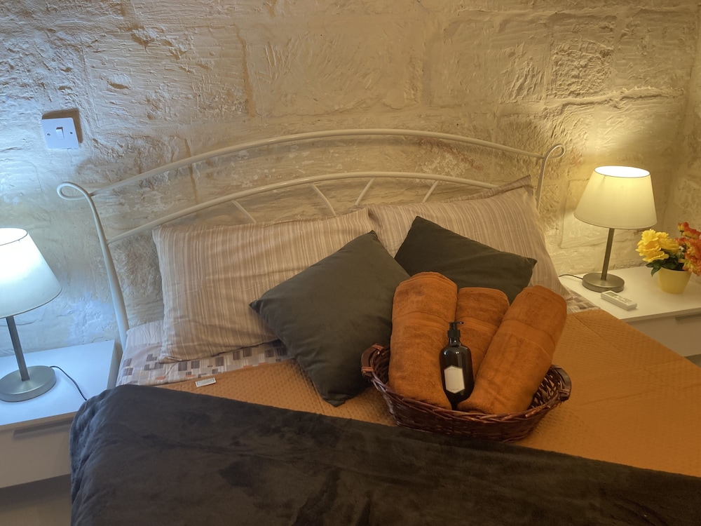 Charming Central Townhouse in Sliema view 2