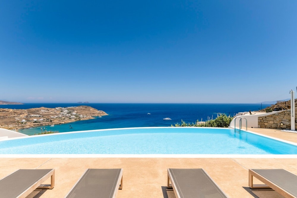 Luxury Villa With Stunning Views Above Kalo Livadi