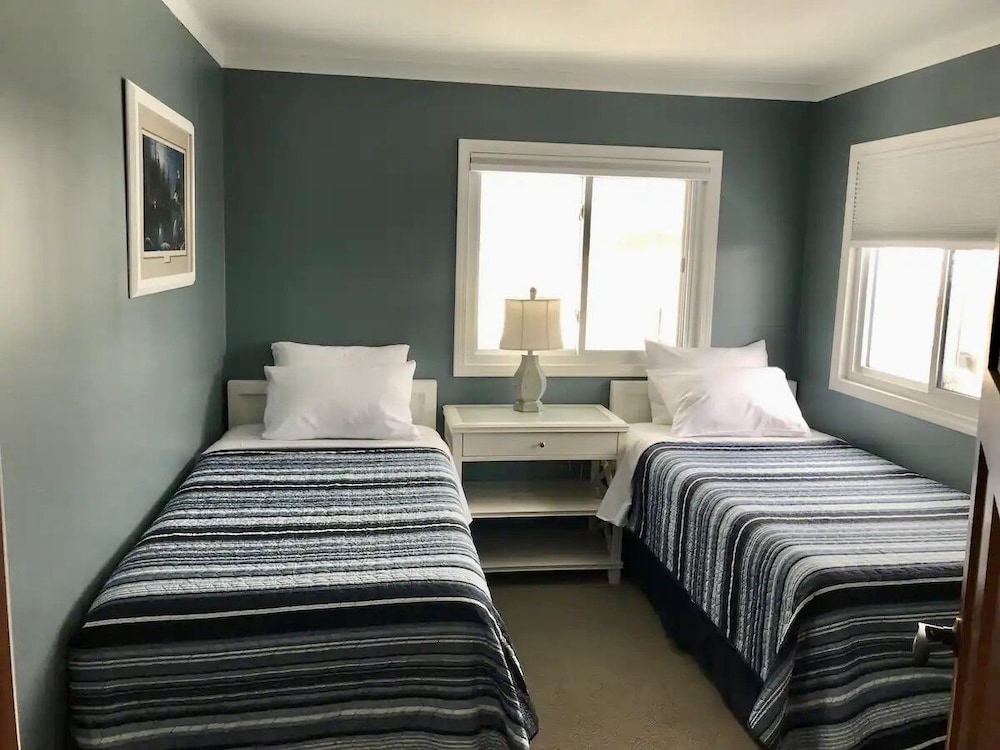 Aqua Aire Inn & Suites