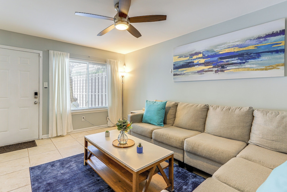 Steps to Park: Dog-friendly Condo in Conyers!