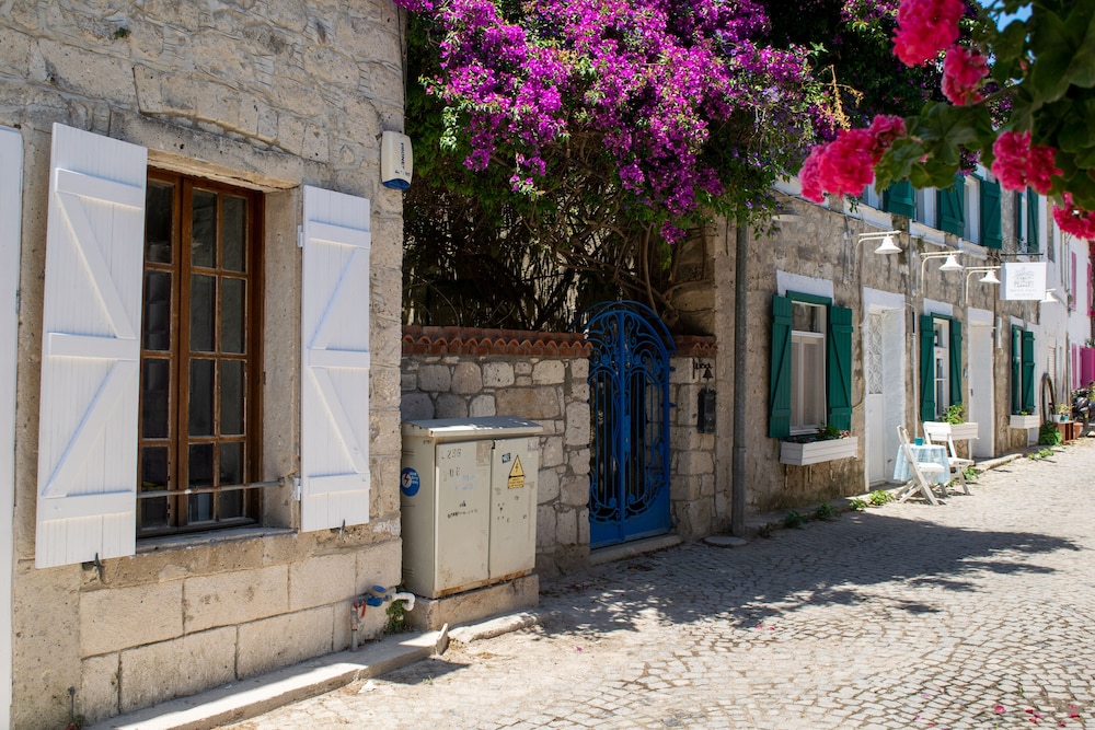 Flores Hotel Alaçatı - Image 26