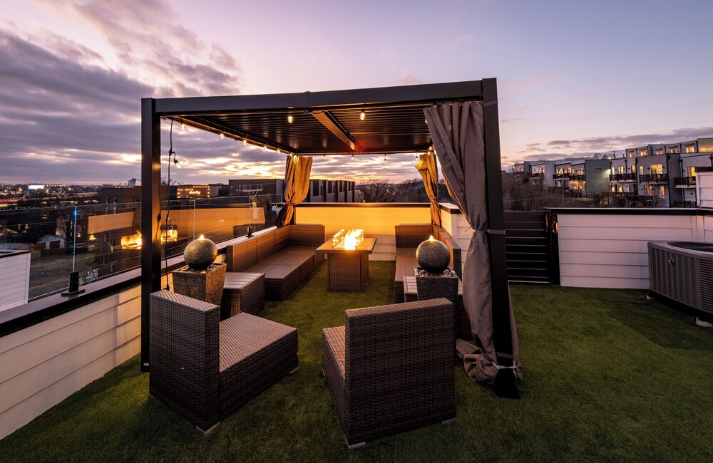 NEW Luxury Home With Rooftop Heated Pool