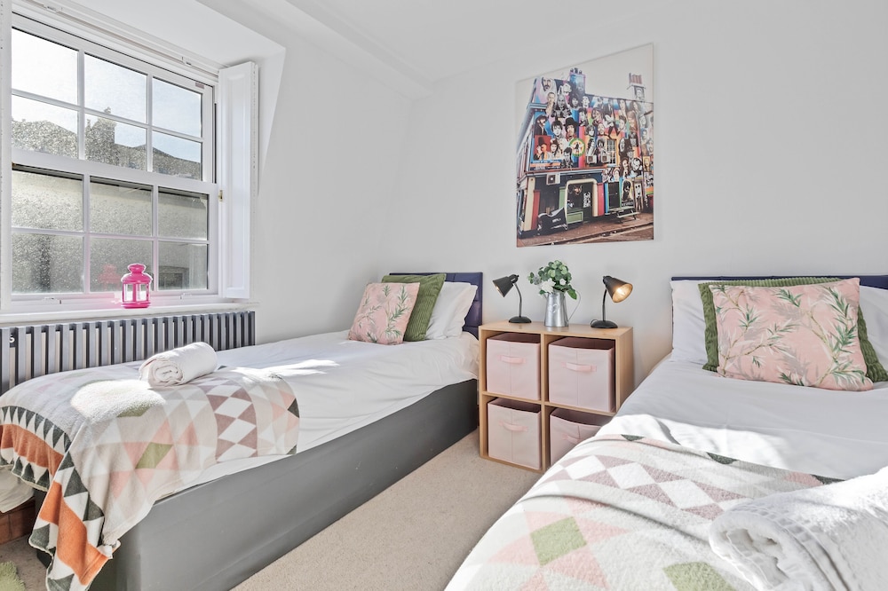 Pebble Mews House | By My Getaways | Parking for one small car