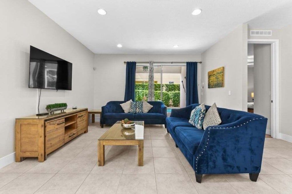 Elegant 8br Retreat W/ Private Pool, Spa & Family-friendly Comfort 8 Bedroom Villa