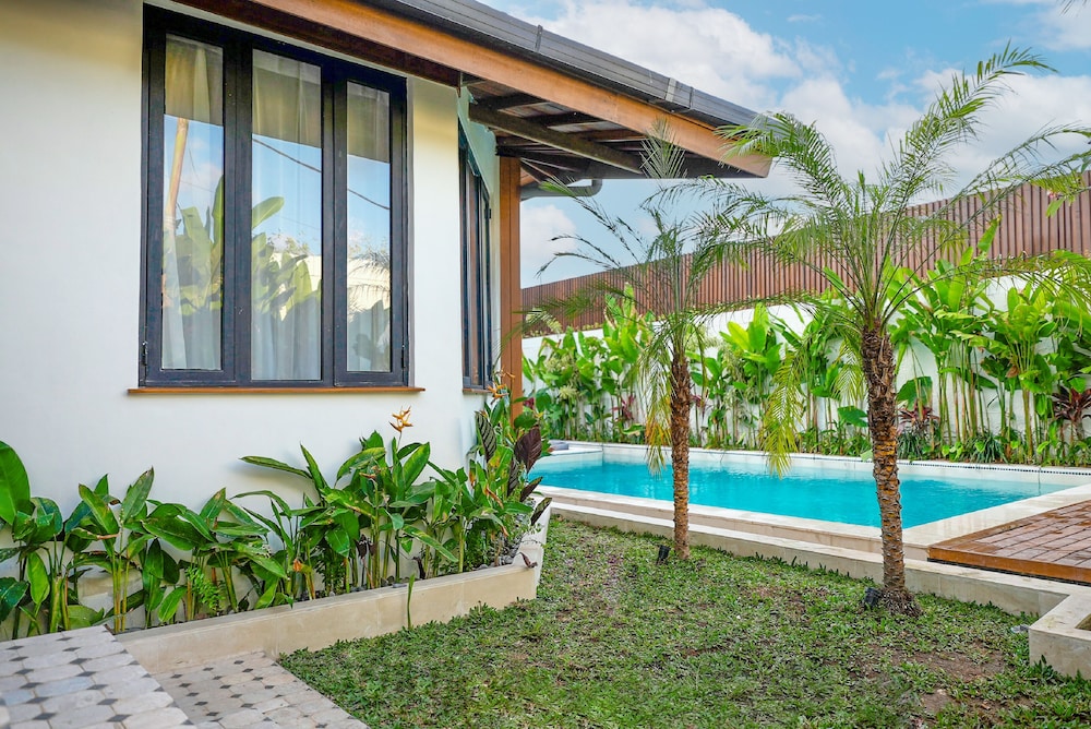 Luxurious Arakana Villa with Pool