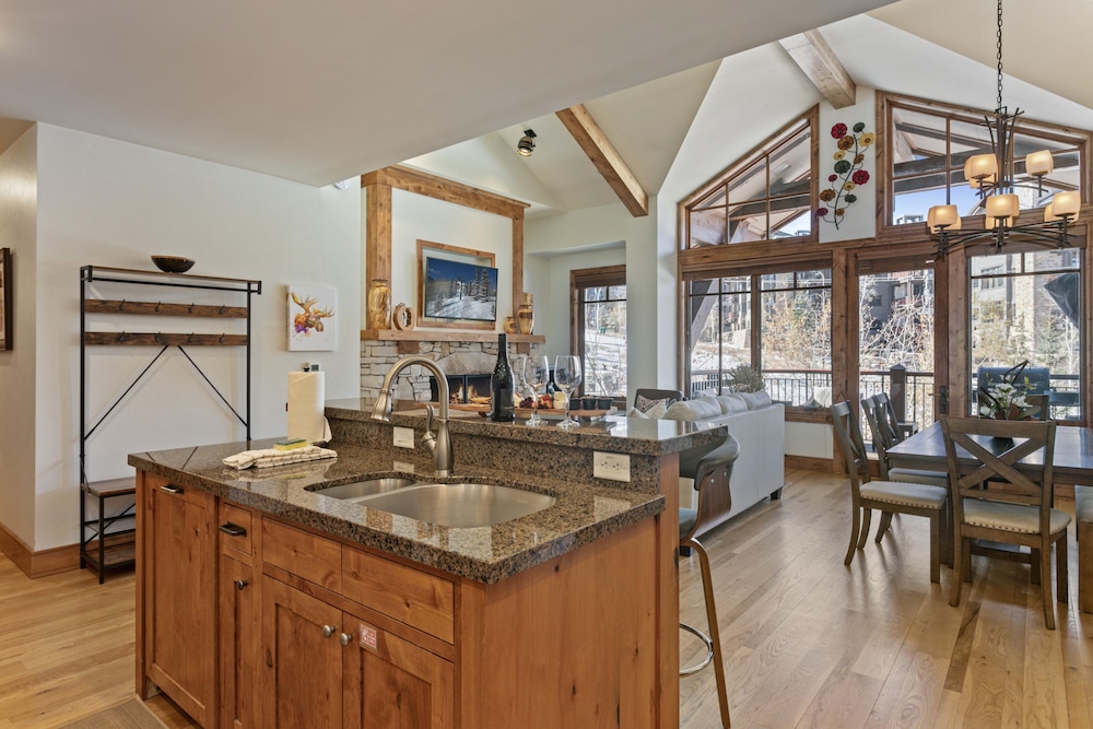 302 - Three Bedroom Shooting Star 3 Condo