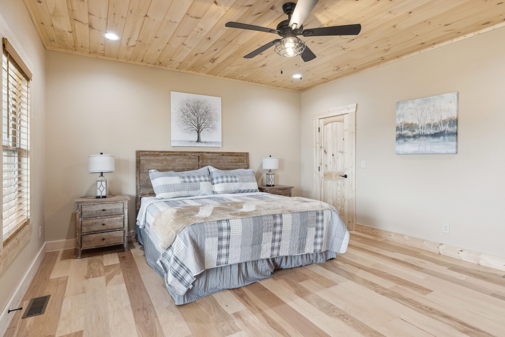 Robeson Hood Lodge 4 Bedroom Home
