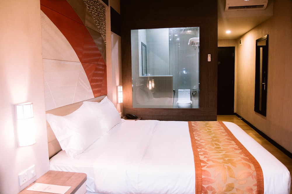 The Golden Bay Hotel Batam 13