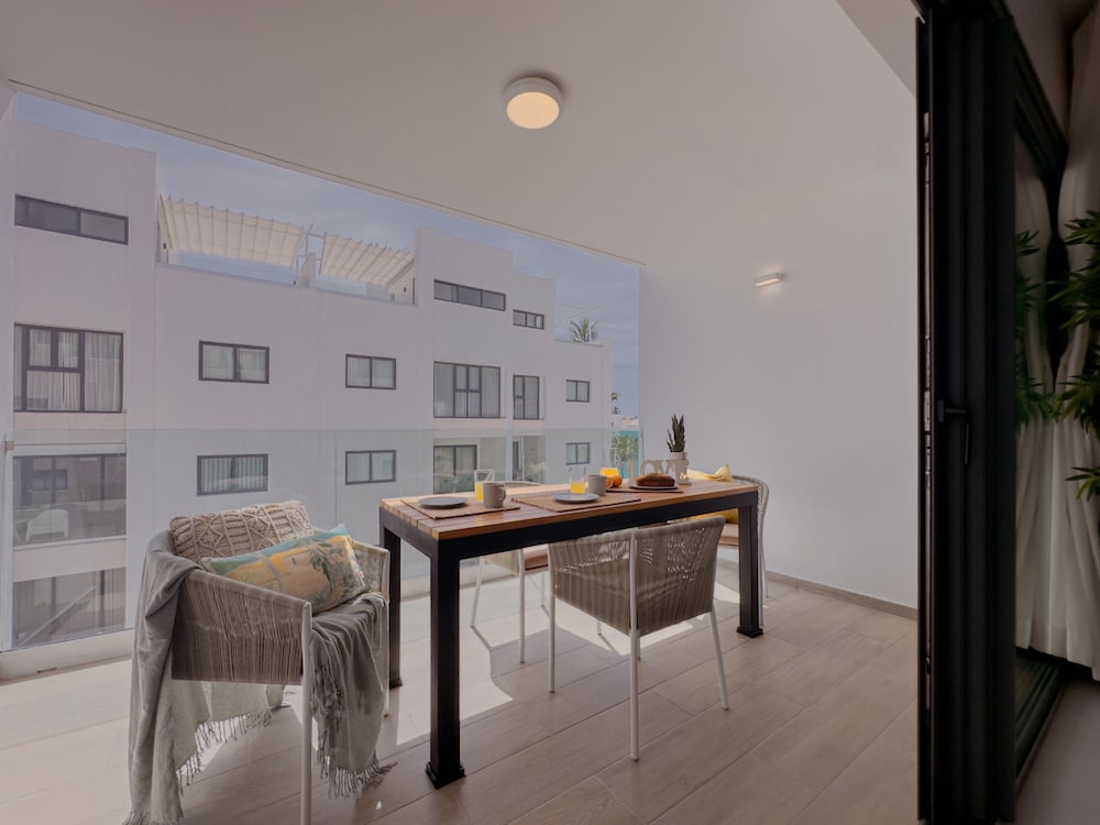 Fantastic Beach Penthouse With Rooftop BBQ