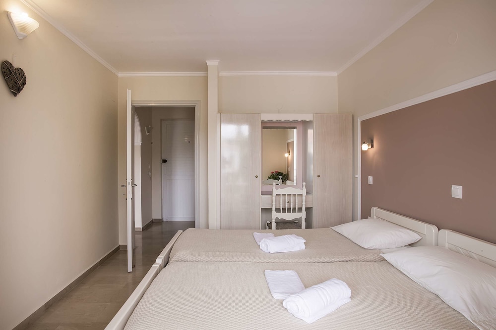 Mathraki Resort
