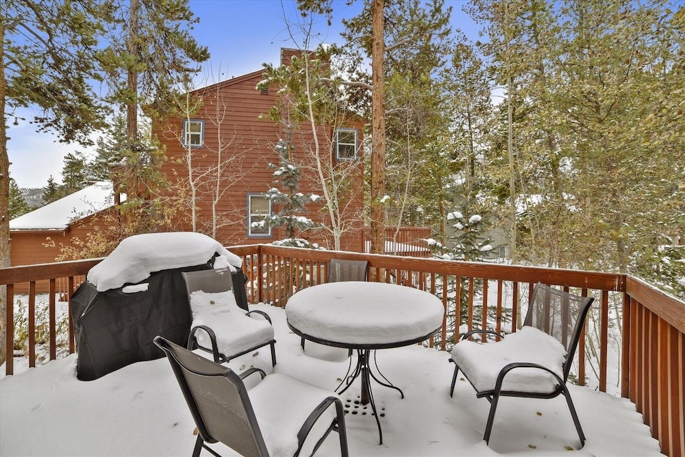 Gold Dust 660a 3 Bedroom Townhouse by RedAwning
