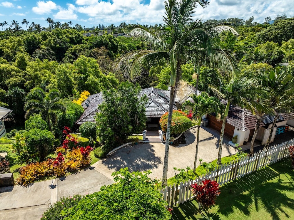 Kapiolani - As Seen On Hgtv 3 Bedroom Home by RedAwning view 5
