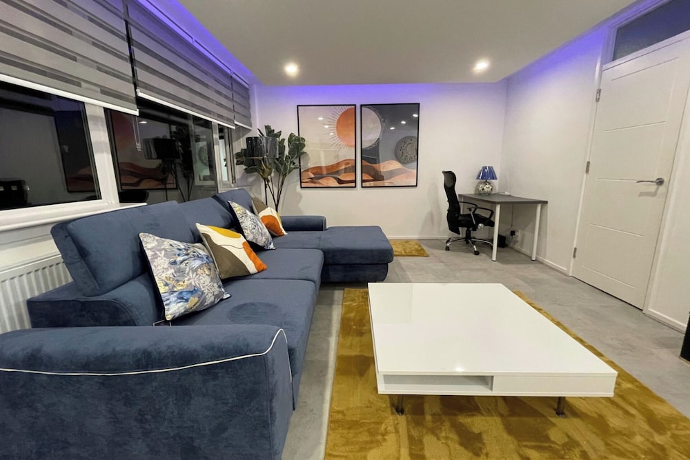 Guildford Town Centre Apartment 55 Tv, Netflix