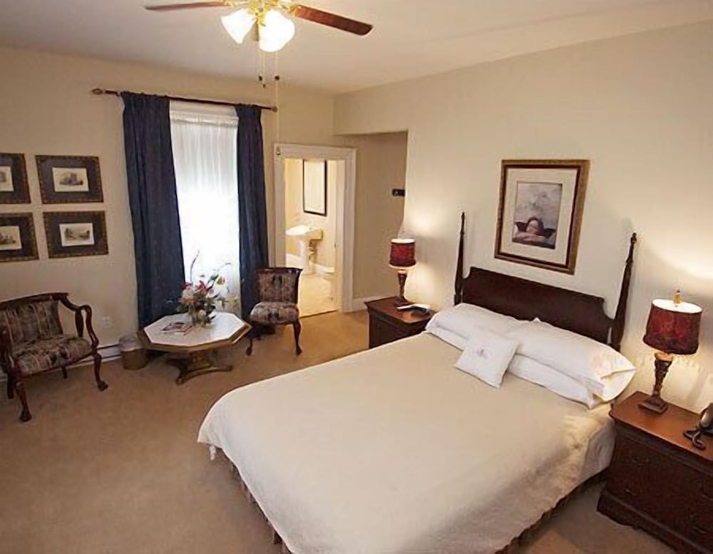 DesBarres Manor Inn