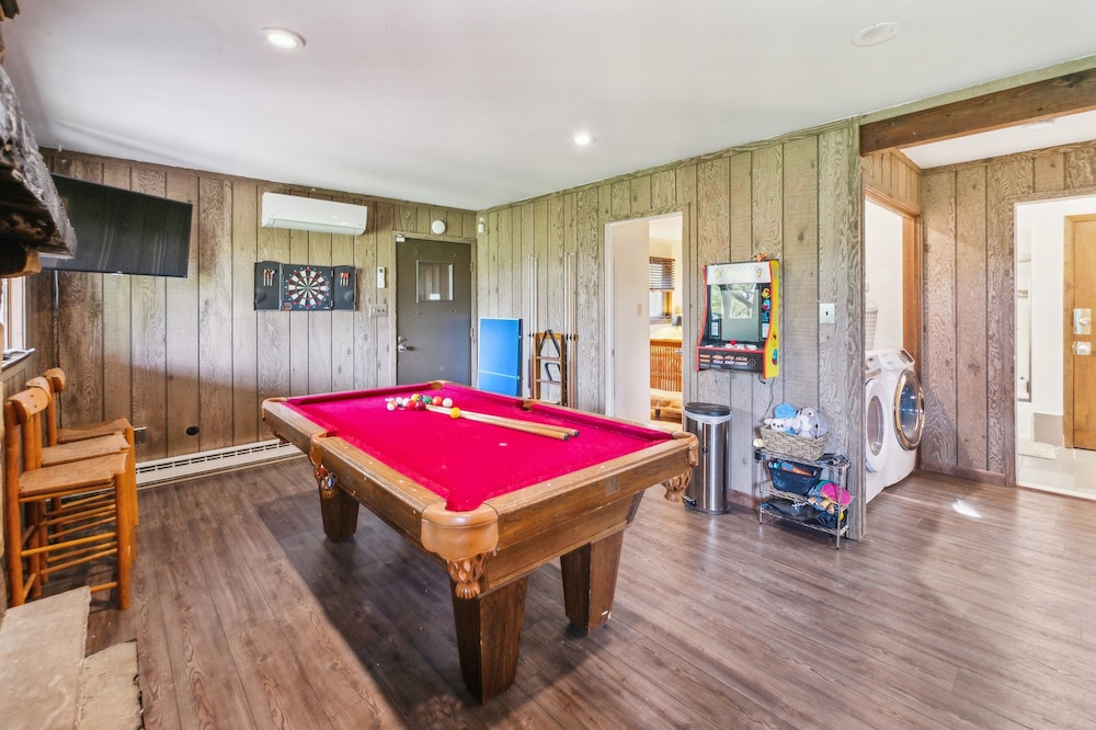 Charming Porter House In The Heart Of The Poconos 4 Bedroom Chalet