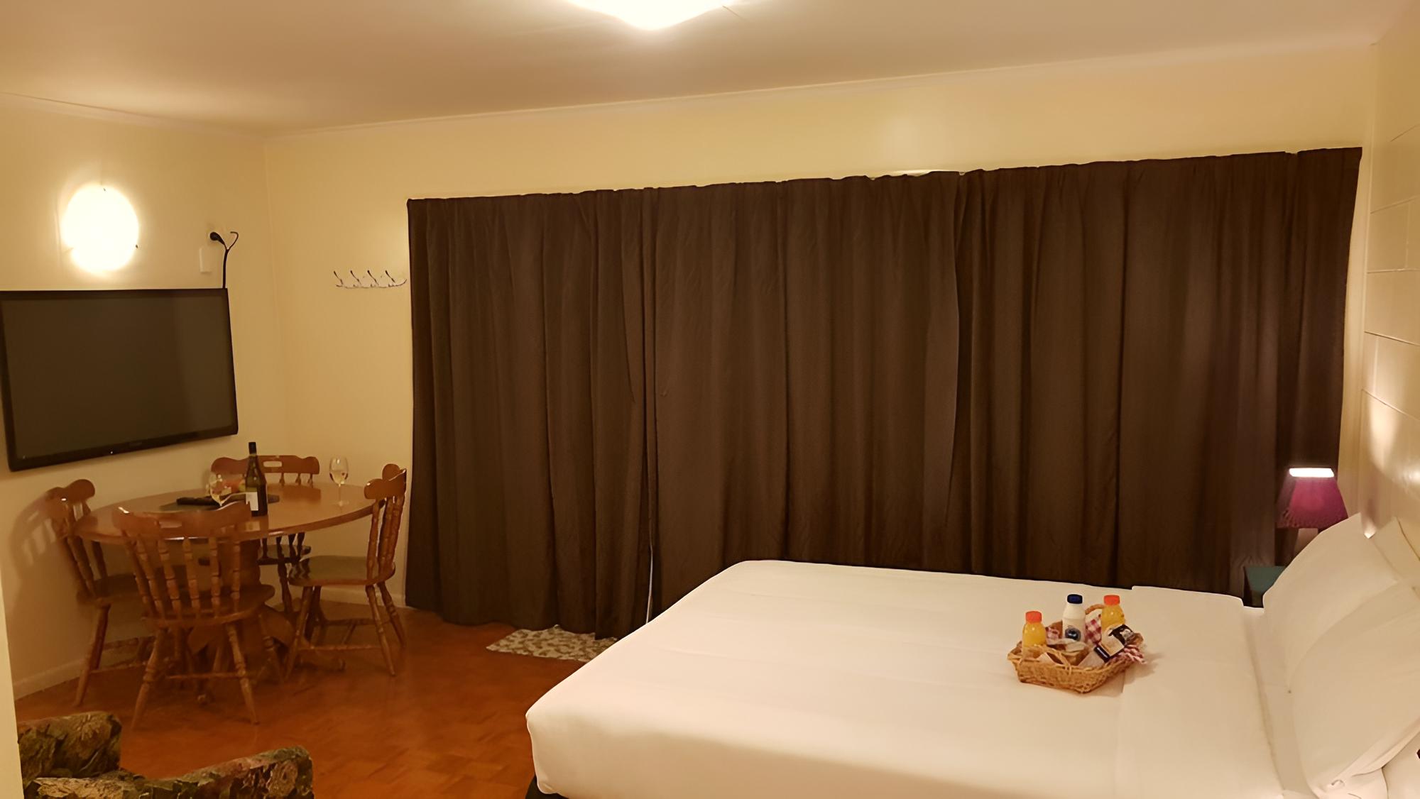 Rainbow Point Motel