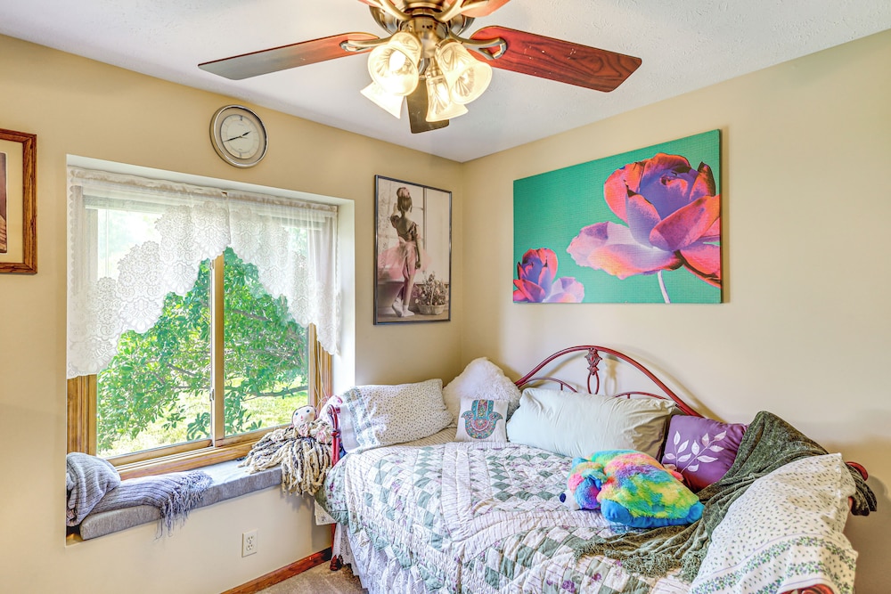 5 Mi to Platte River: Inviting Bellevue Rental