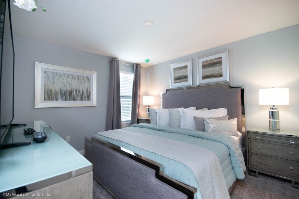 Lake View Tropical Movie Room, Game Room! 8 Bedroom Home by RedAwning