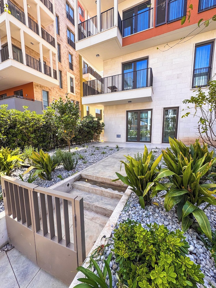 Qumi Porto Suites