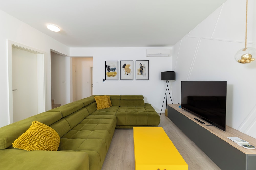 Alba Family Home