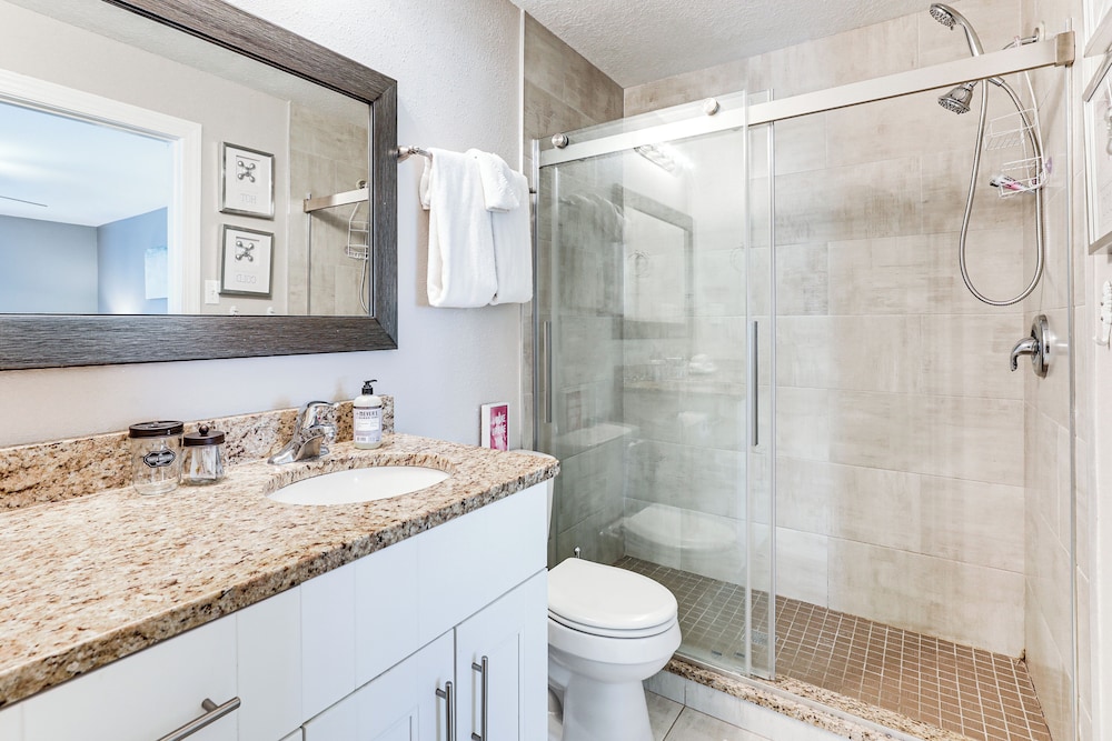 Palm Coast Escape w/ Outdoor Oasis: 6 Mi to Shore!