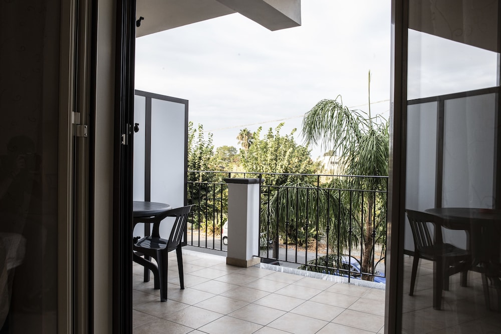 B&B Caravello en Milazzo — balance & terrace