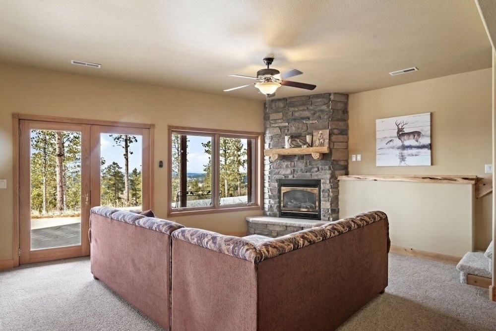 Vista Lodge 7 Bedroom Lodge by RedAwning view 5