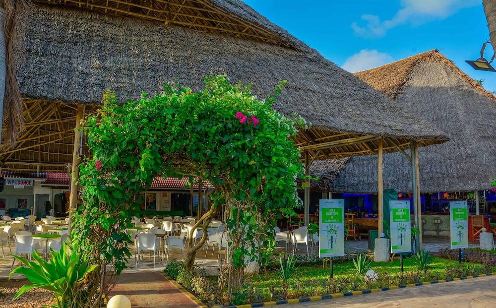 Best Western Jangwani Sea Breeze Hotel