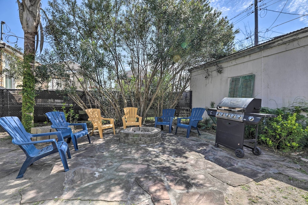 Historic Galveston Hideaway, Walk to the Beach!