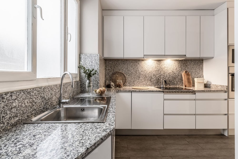 Real - 3 Bedroom and Terrace in Almagro