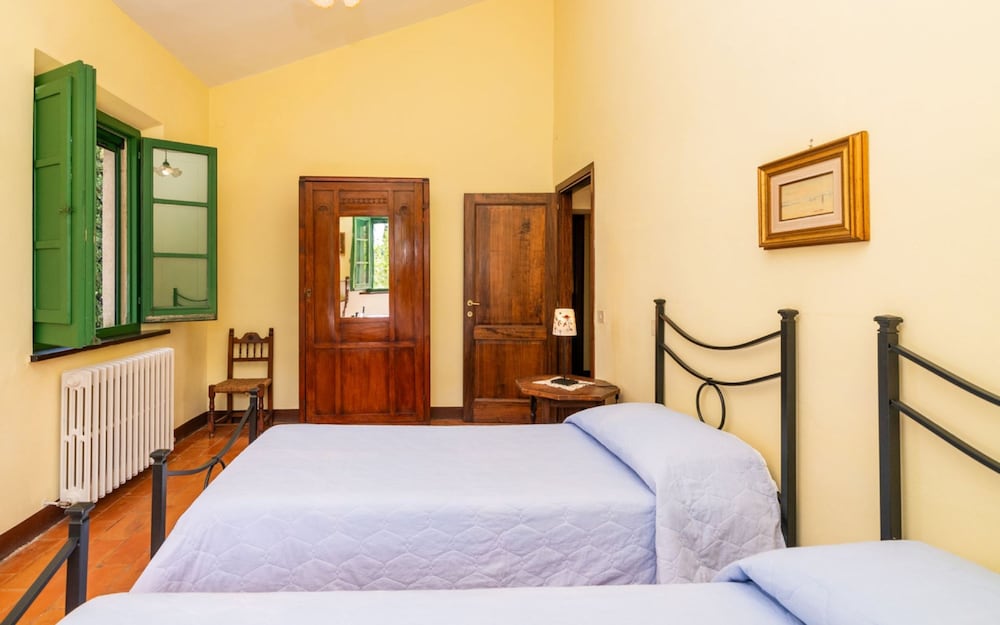 Farmhouse With Exclusive View Between Umbria and Tuscany La Godiola-albizia