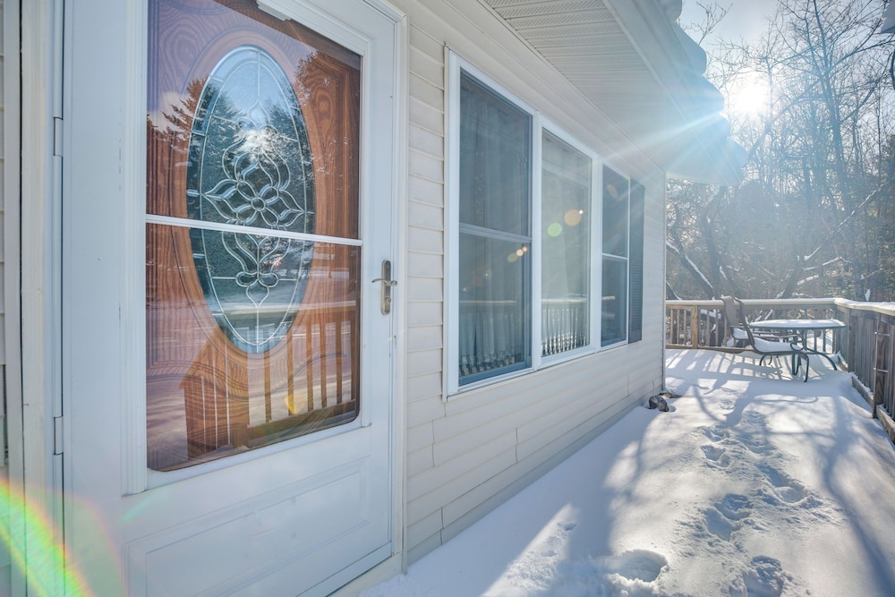 1 Mi to Sugarbush Resort: Dog-friendly Home!