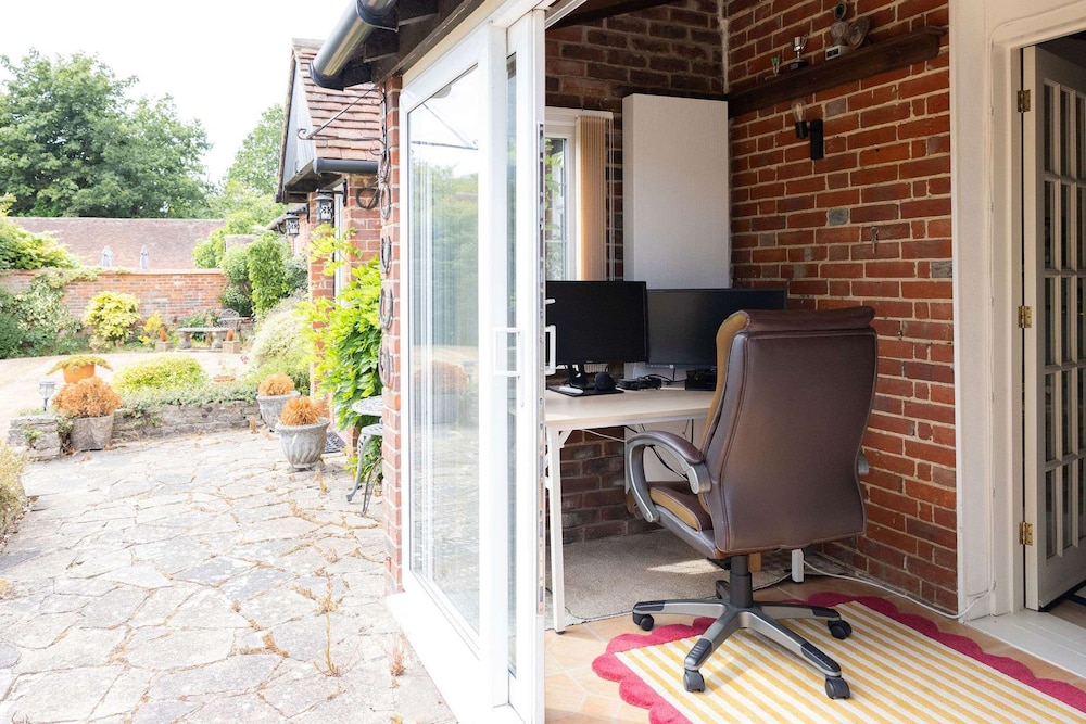Homely Cottage for 6 Near Chichester Goodwood