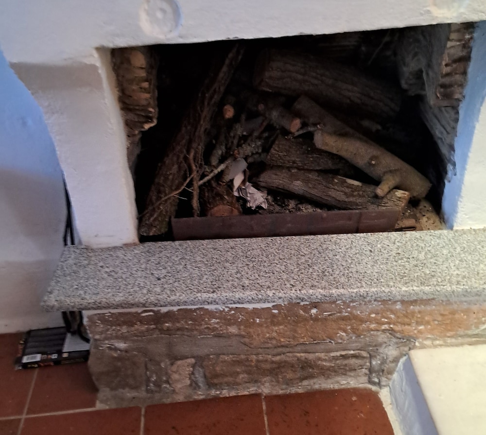 2-bed Home in Kolivata - Sleeps 4 - Wifi - Parking