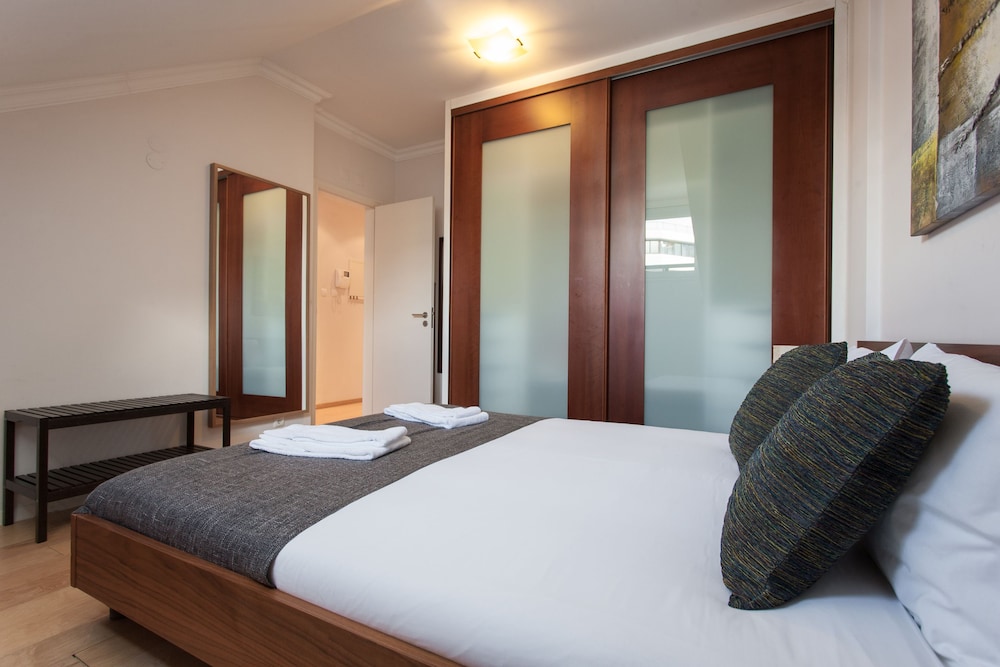 Liberty Penthouse Three-Bedroom Apartment - by LU Holidays