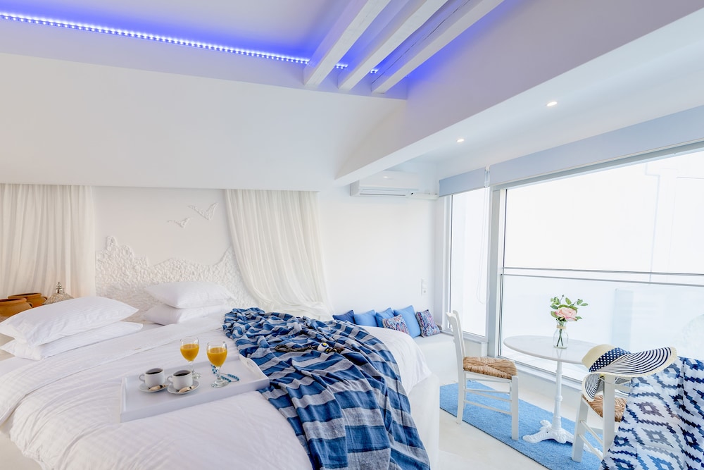 Kouros Home Hotel