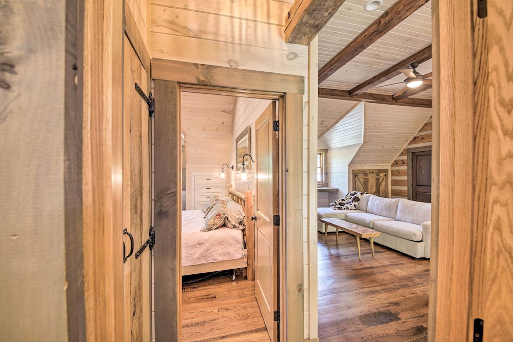 Bloomington Vacations - Bloomington Cabin, Mins to Campus/lake Monroe - Property Image 4