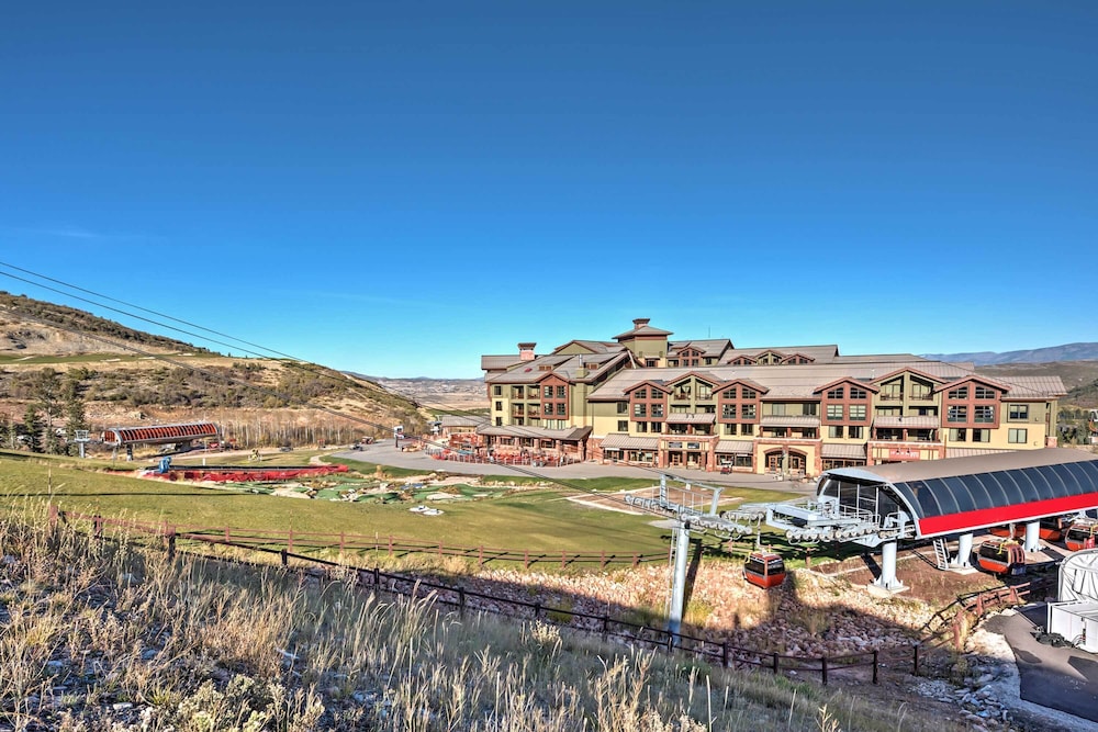 Ski-in/ski-out Park City Studio w/ Pool Access!