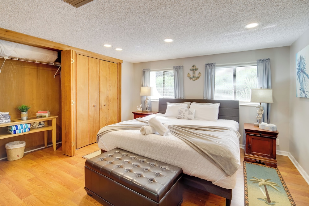 Next to Turtle Preserve: Oceanside Florida Retreat