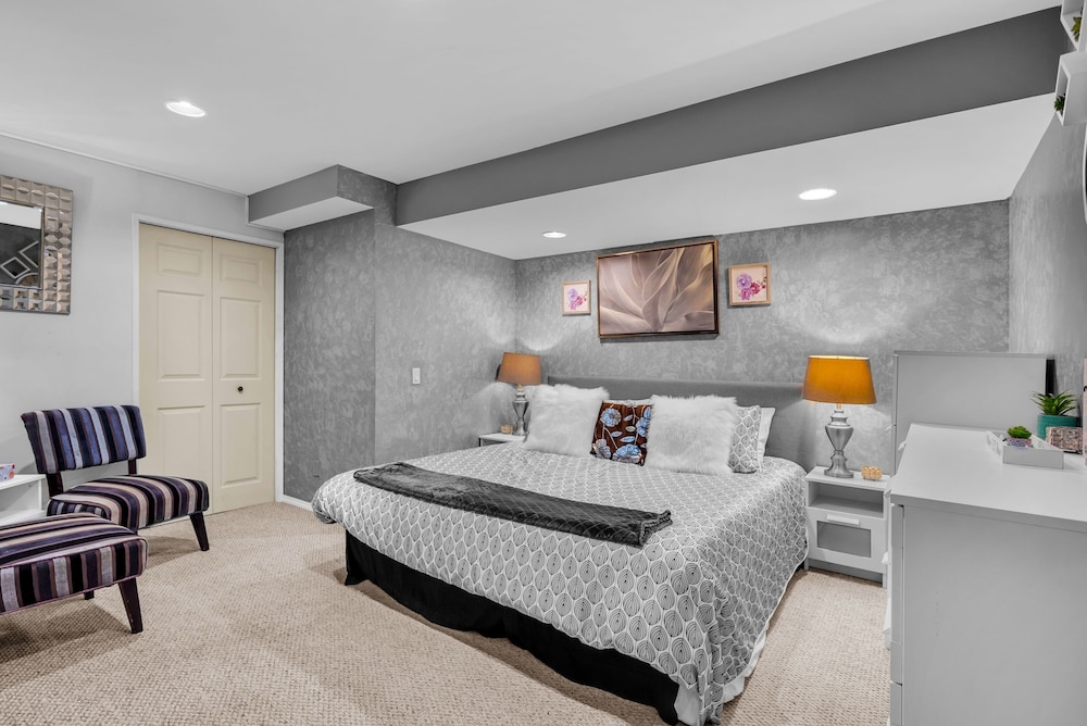 33 Executive Home A C Airport