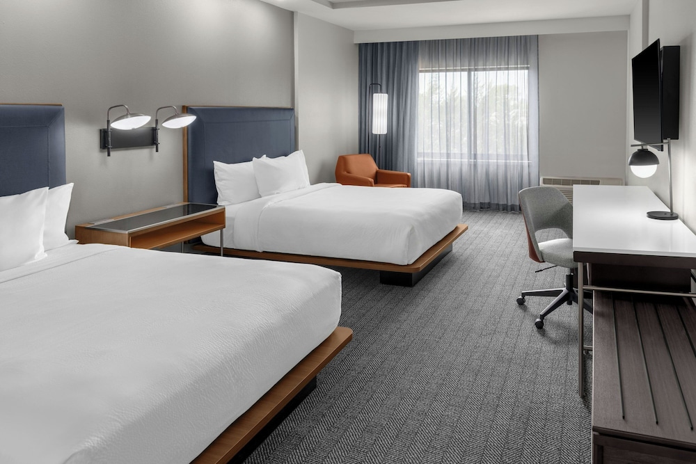 Courtyard By Marriott Sherman