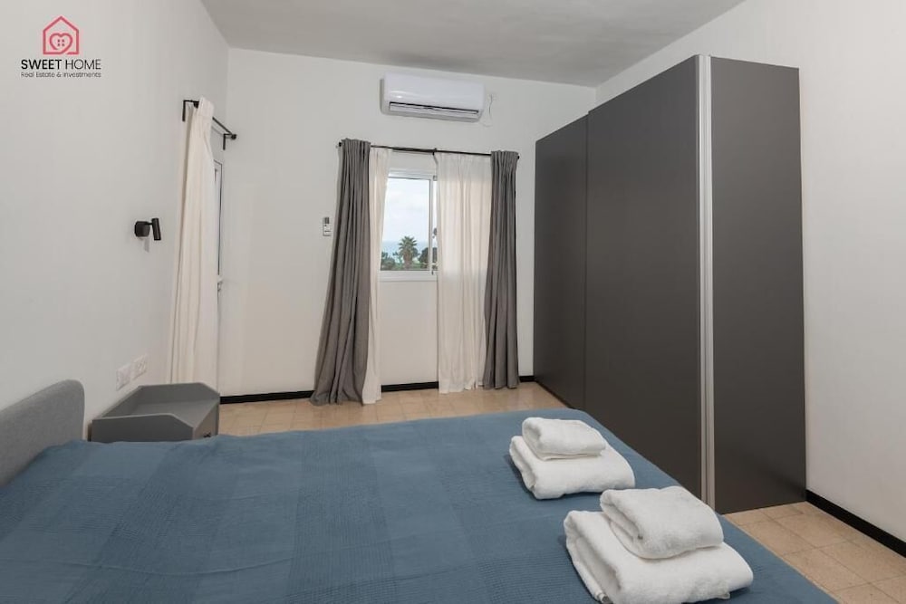Sea view apartment with balcony