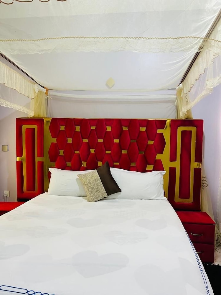 VICTORIA ROCK SUITES MUNYONYO
