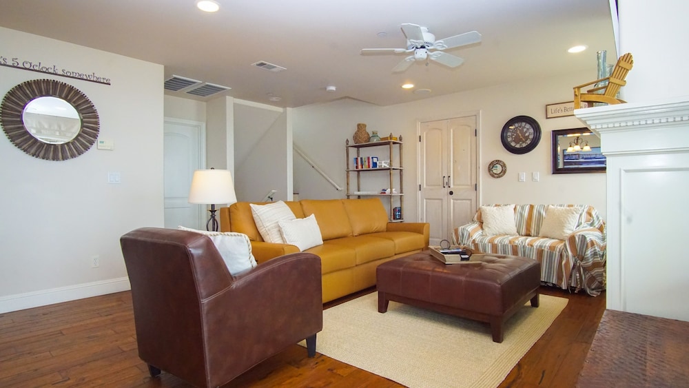 282 Harloe Ave. 2 Bedroom Townhouse by Redawning view 3