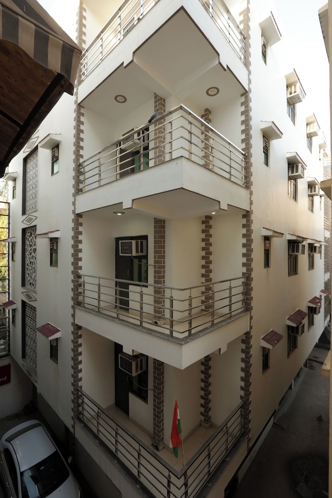 Hotel Dolphin Near IGI Airport