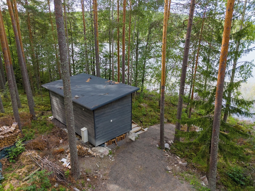 High-quality suite by the lake