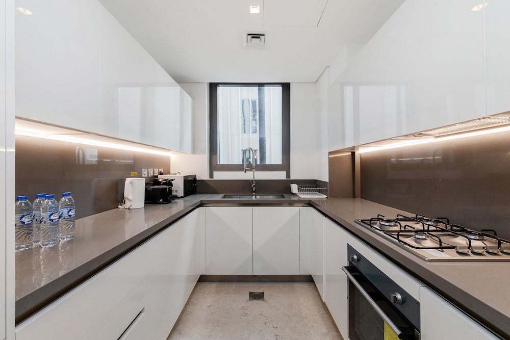 Luxe 3BR with Burj Khalifa view