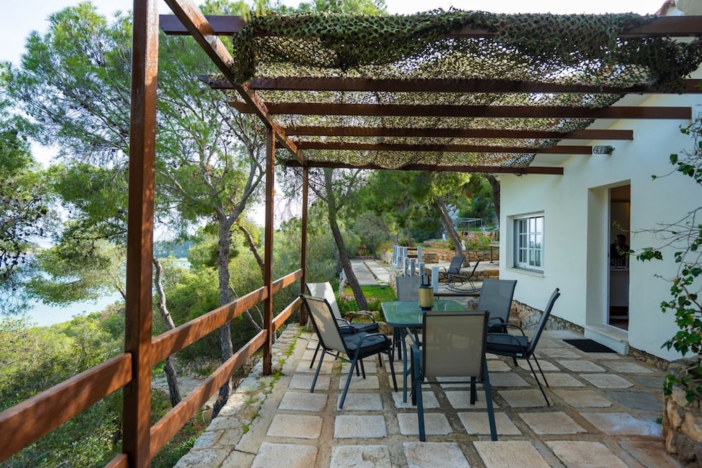 Aeraki Cottage at Heraion Lagoon