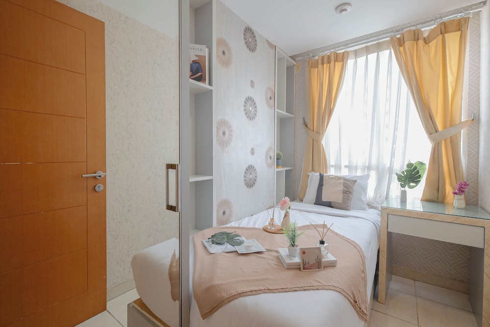 2Br Apartment Connected To Mall At Cinere Bellevue Suites