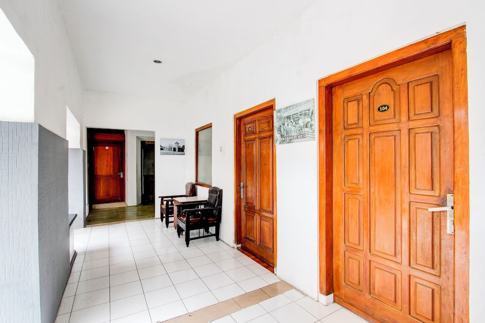 Collection O Jalan Slamet Riyadi Near Kampung Batik Kauman Formerly Hotel Grand Kota